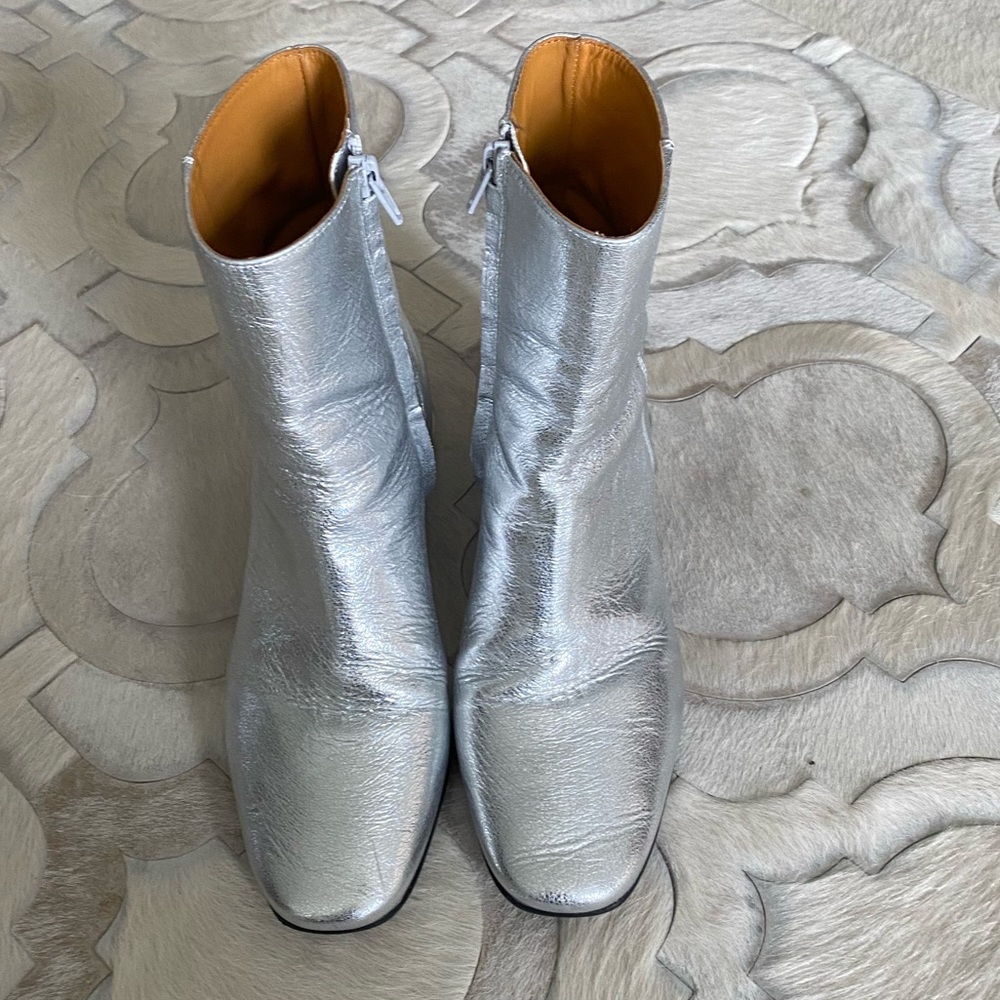 Mint condition ~worn once ~Maguire boots
